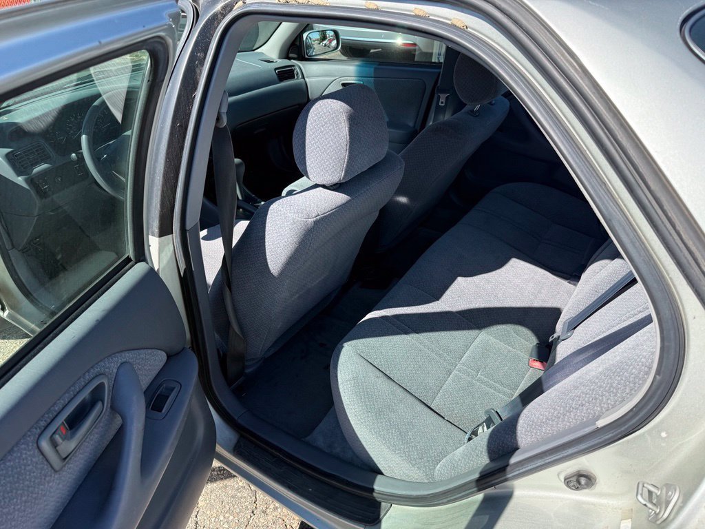 Used 2000 Lunar Mist Metallic Toyota LE image 5