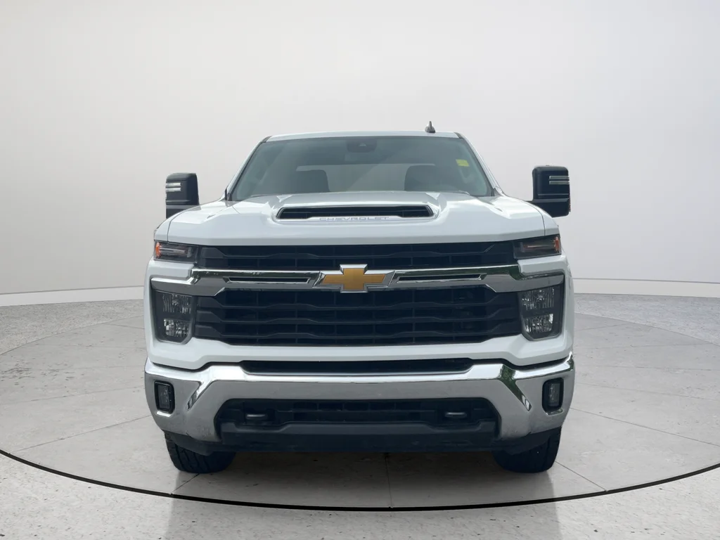 Used 2024 White Chevrolet LT image 4
