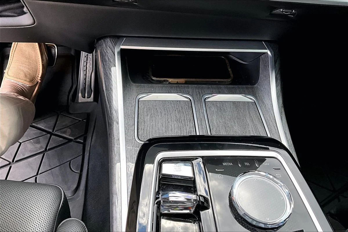 Used 2024  BMW xDrive image 16