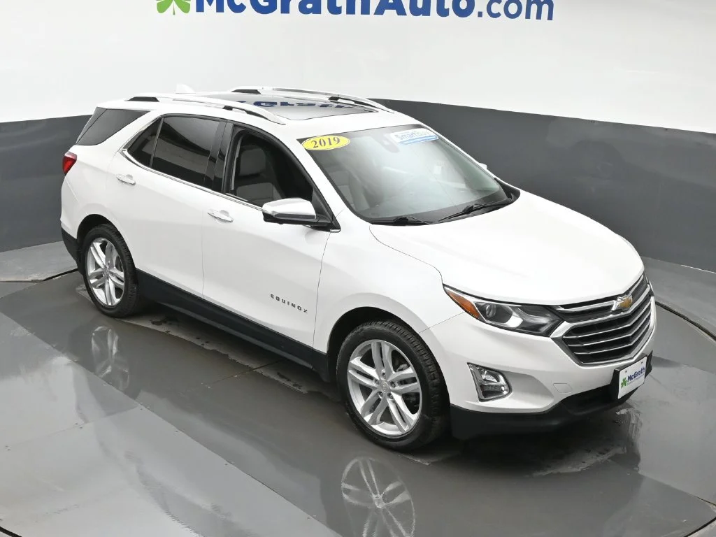 Used 2019 Beige Chevrolet Premier image 3