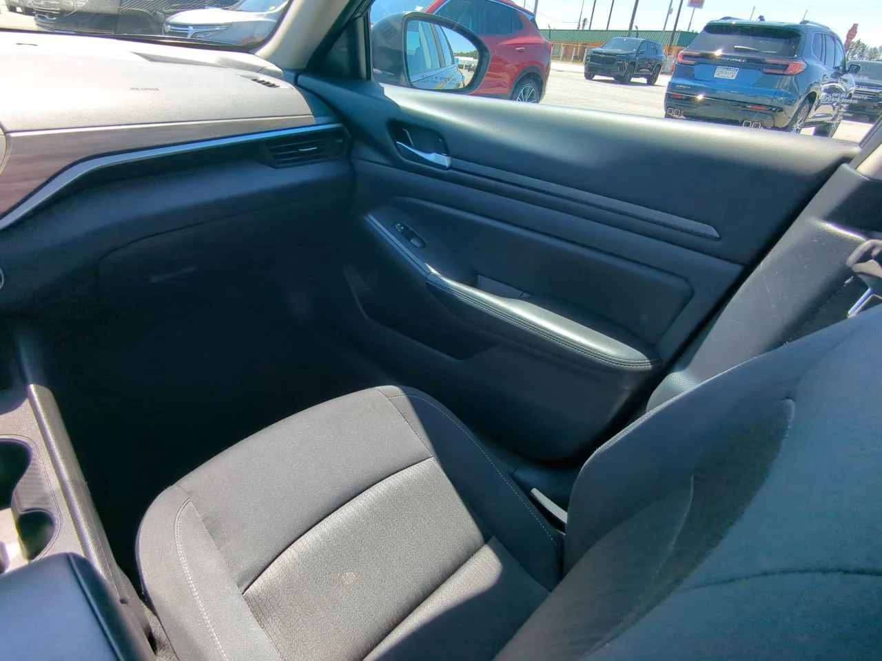 2025 Nissan Altima SV - Photo 14