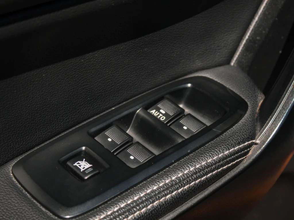 Used 2019 Orange Ford LARIAT image 9