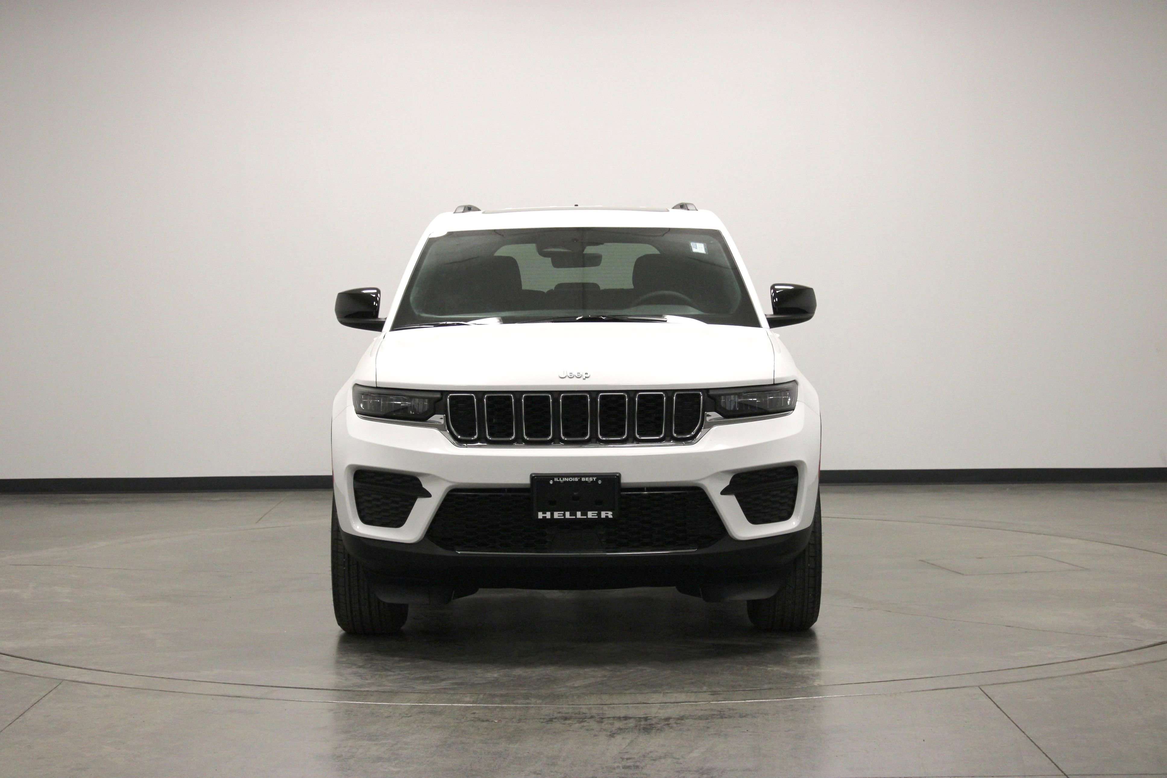 Used 2025 Bright White Clearcoat Jeep Laredo X image 3