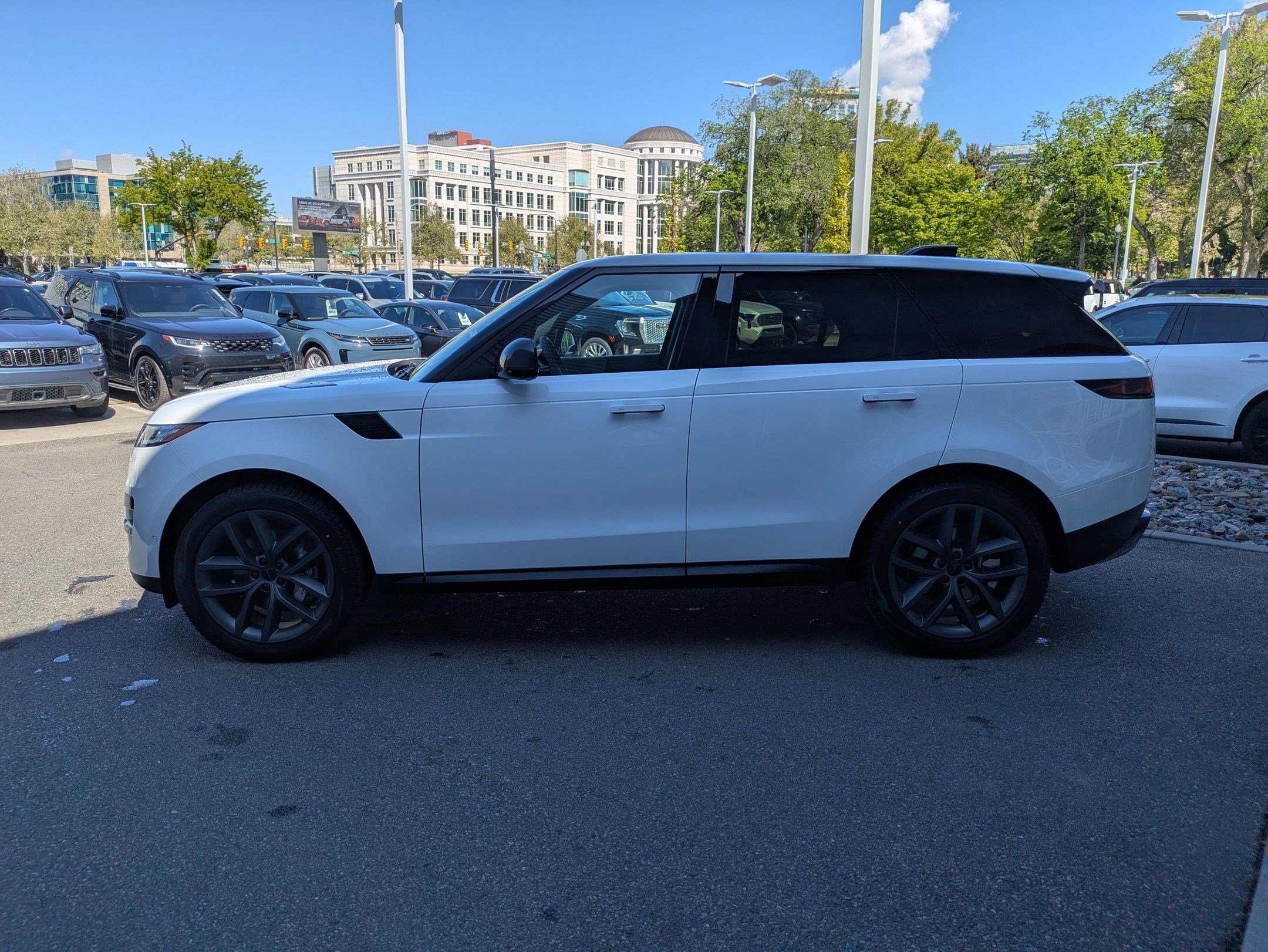 New 2026 Fuji White Land Rover P360 SE image 9