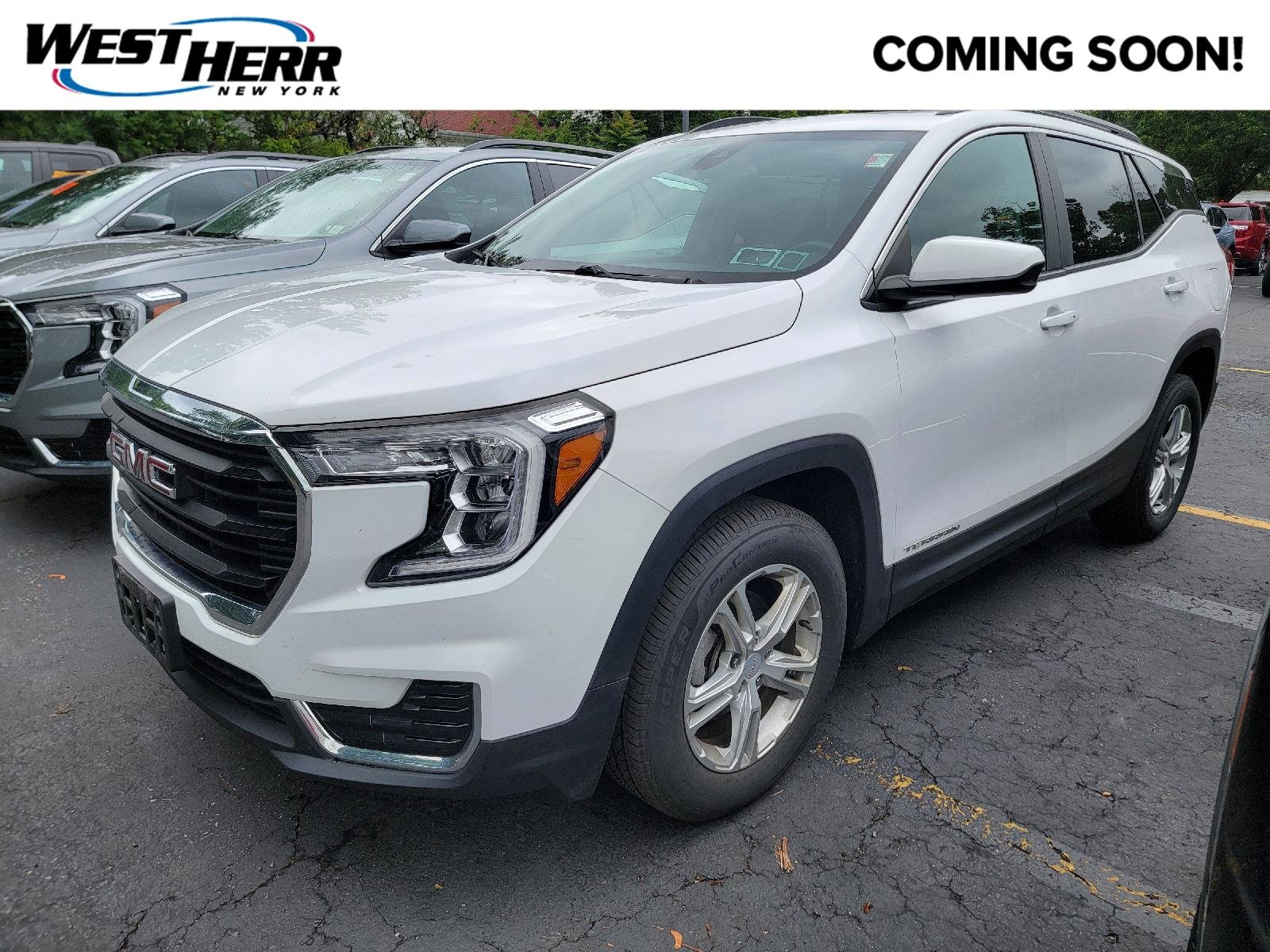 Used 2023 Summit White GMC SLE image 1