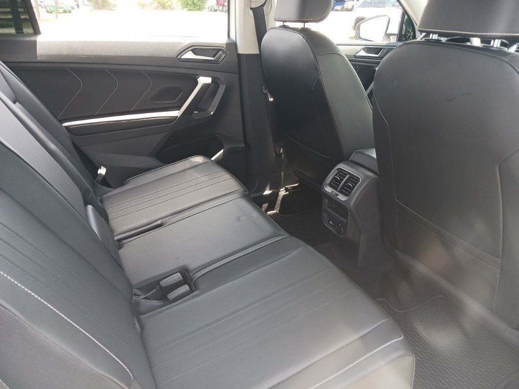 2022 Volkswagen Tiguan SE - Photo 19