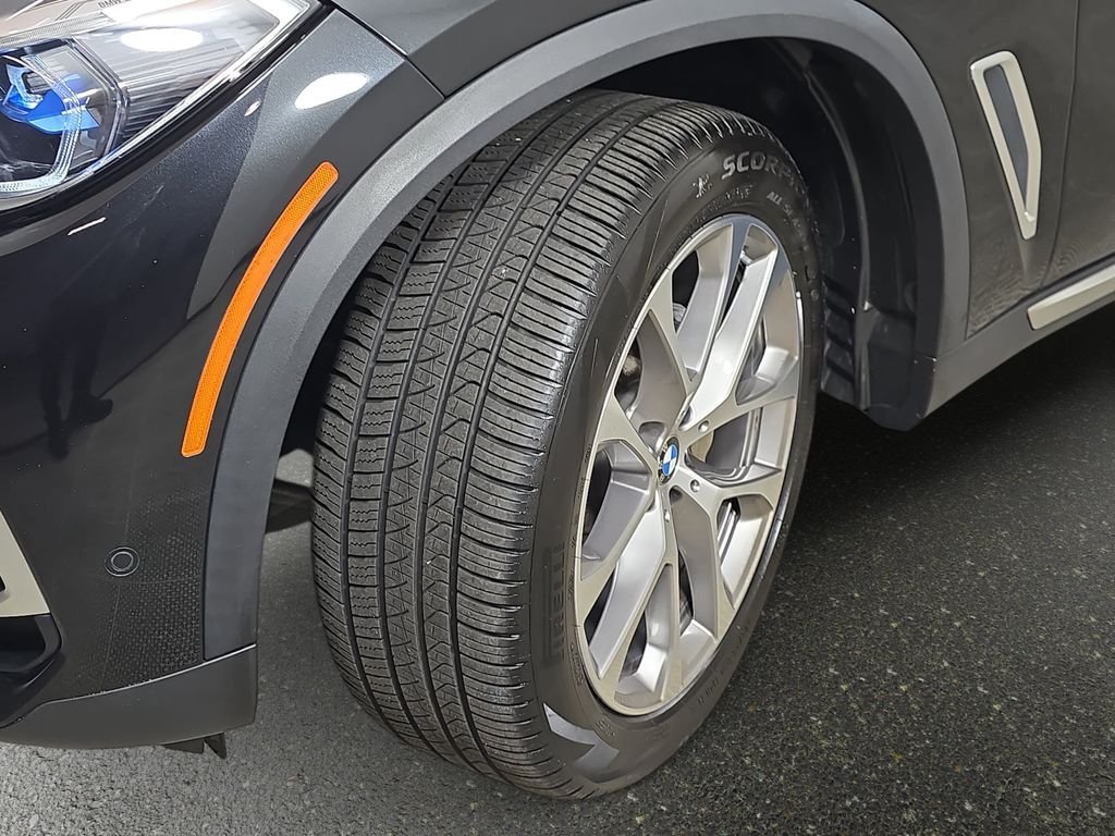 Used 2022 Black Sapphire Metallic BMW xDrive40i image 37