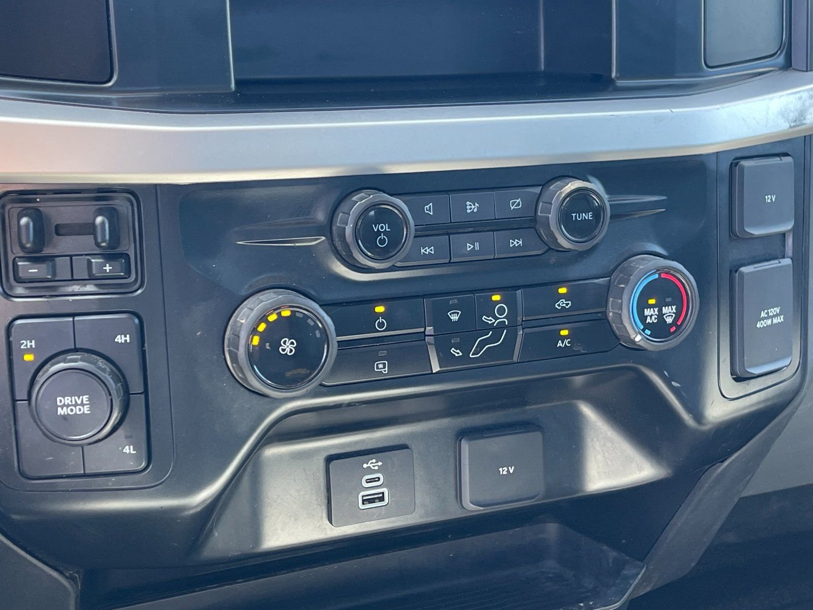 Used 2023 White Ford XL image 18