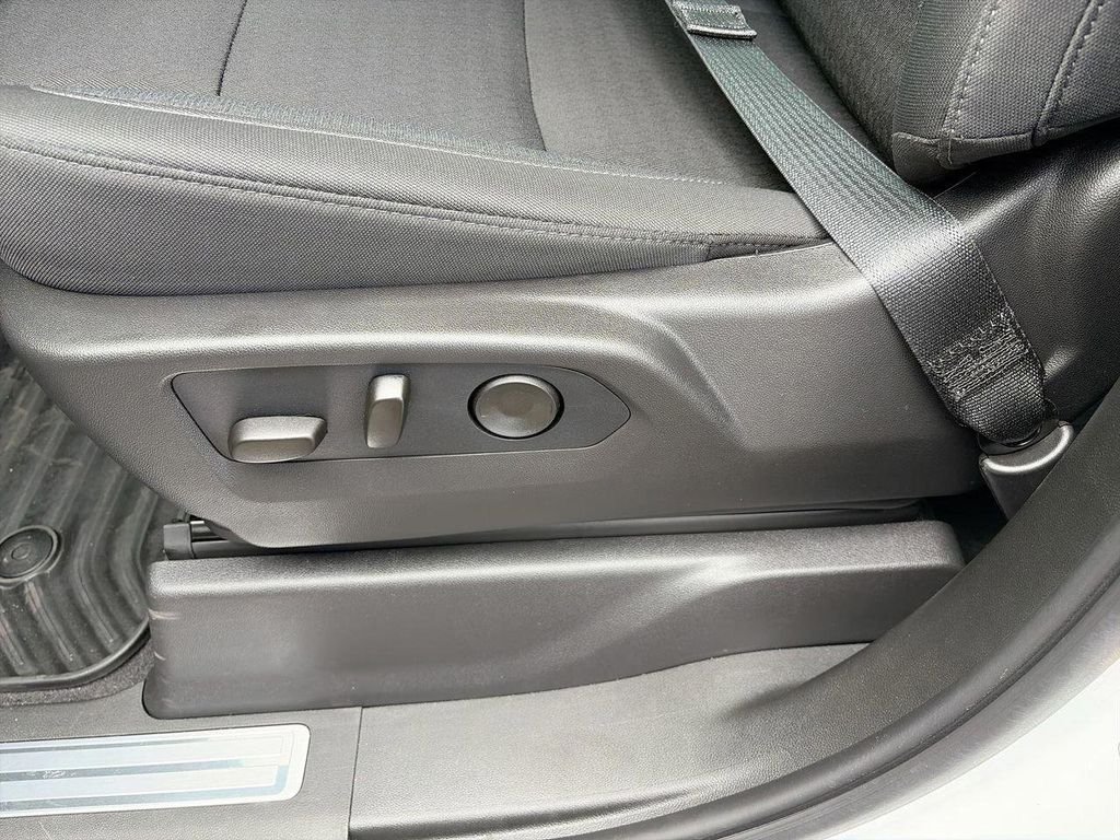 Used 2025 White GMC Elevation image 17