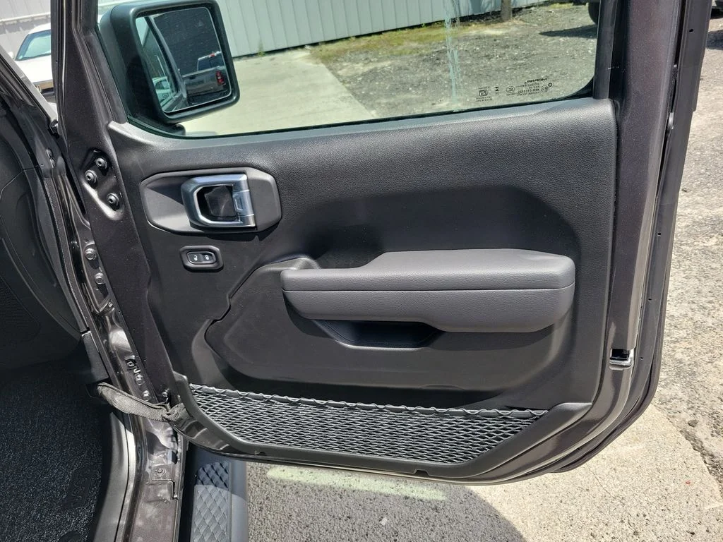 New 2026 Granite Crystal Metallic Clear-Coat Exterior Paint Jeep 85th Anniversary Edition image 32