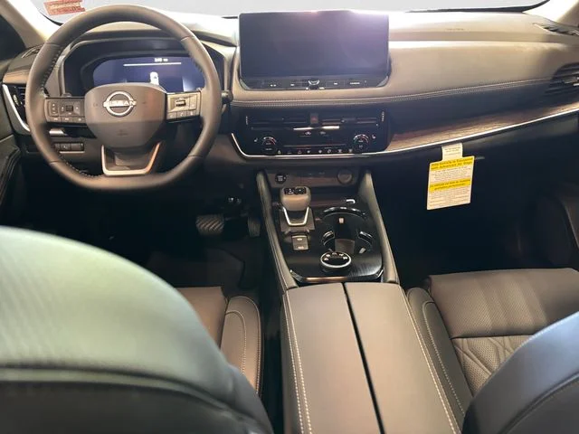 New 2026 Champagne Silver Metallic Super Black Nissan Platinum image 11