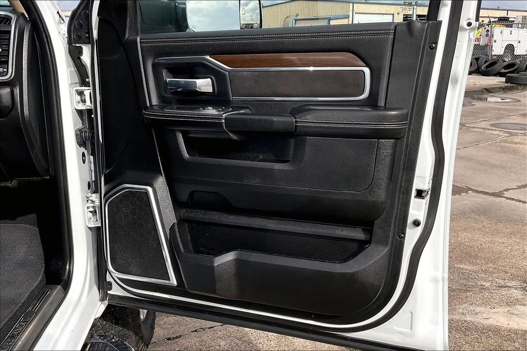 Used 2022 White Ram Laramie image 27