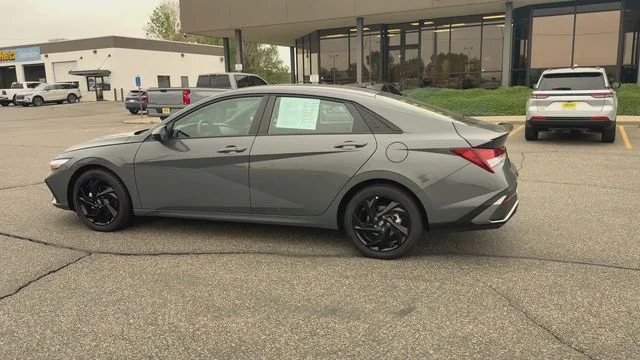 Used 2026 Gray Hyundai SEL Sport image 6