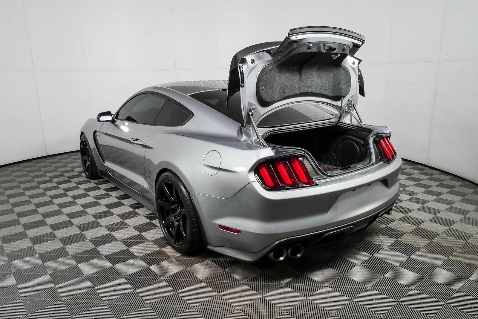 Used 2020 Iconic Silver Ford Shelby GT350R image 28