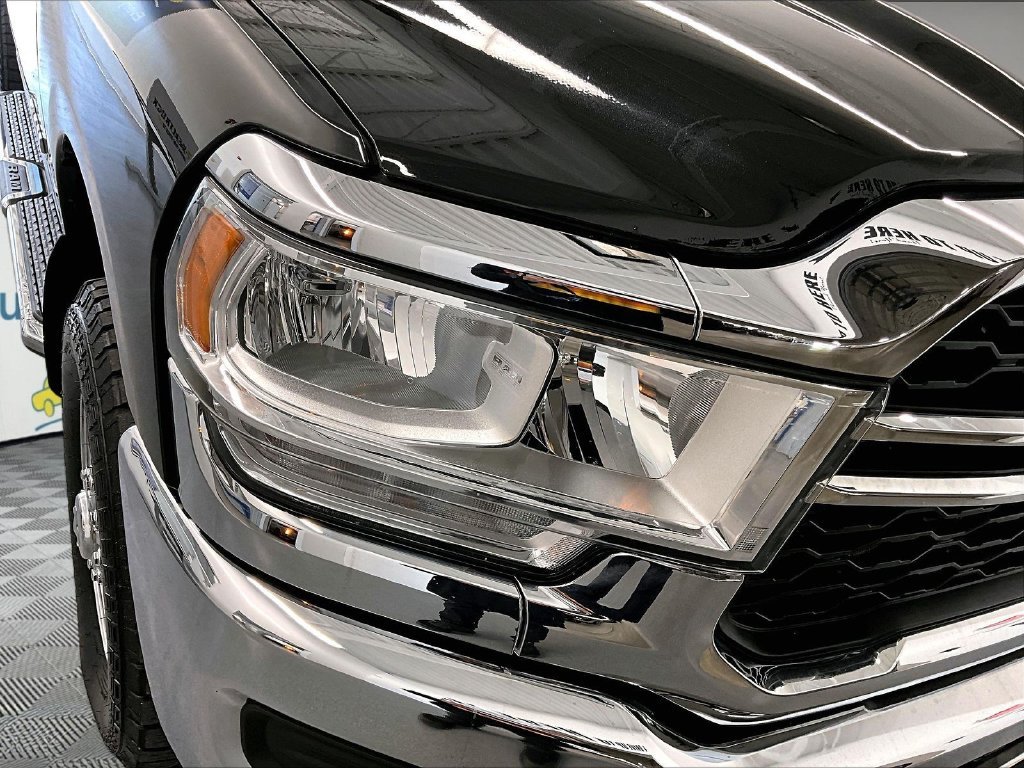 Used 2020 Diamond Black Crystal Pearlcoat Ram Tradesman image 33