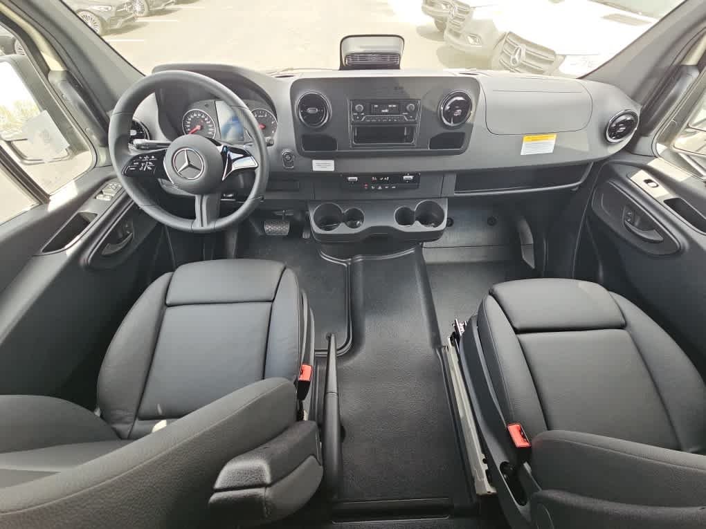 Used 2025 Pebble Grey Mercedes-Benz  image 15