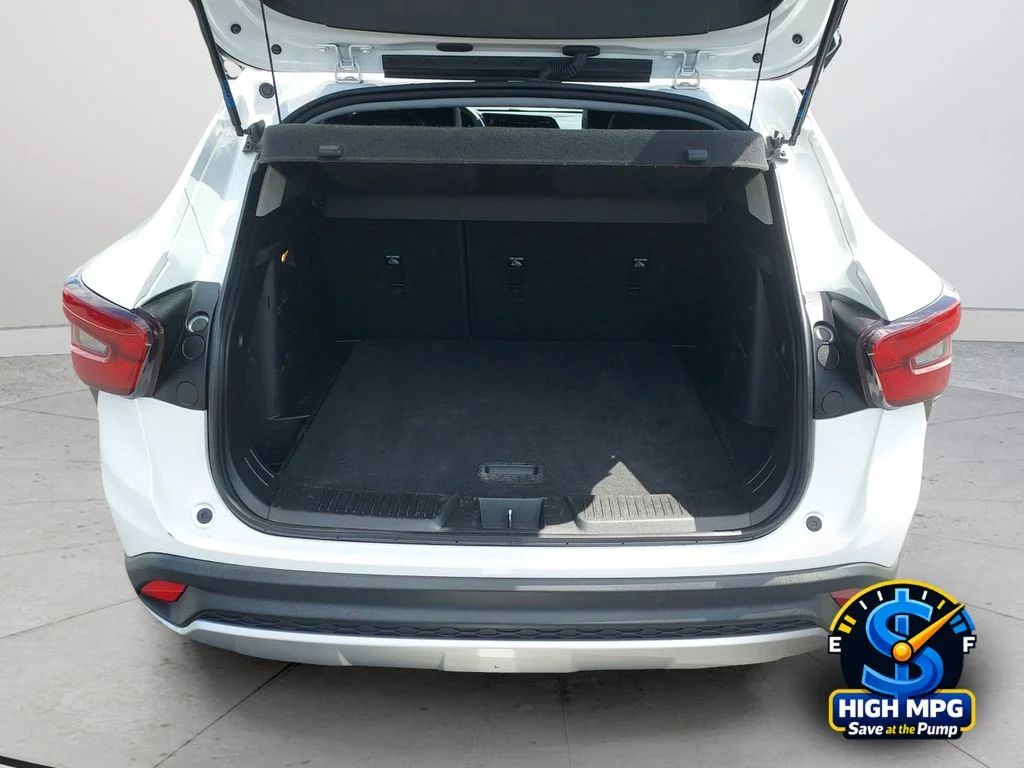 Used 2025 White Chevrolet LT image 21