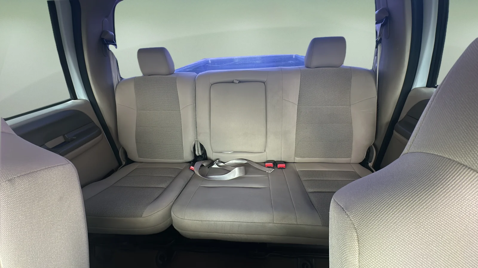 Used 2004 White Ford Lariat image 18