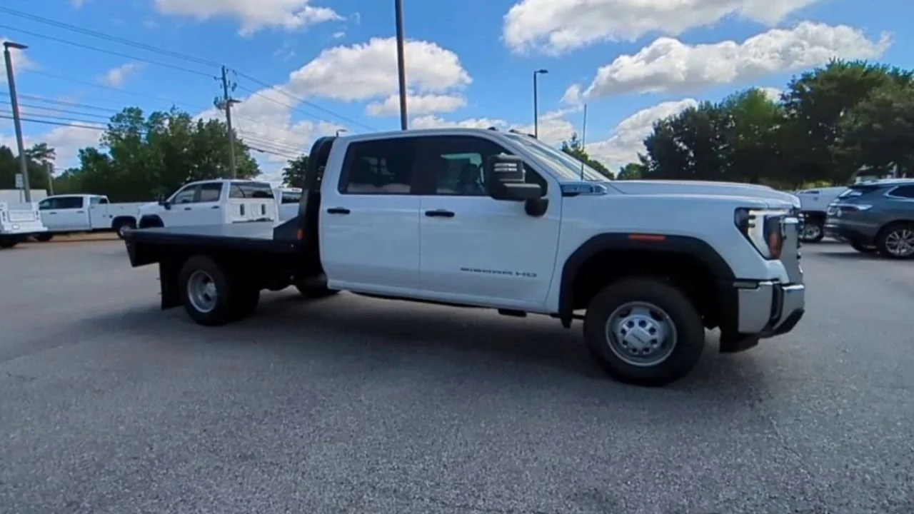 New 2025 Summit White GMC Pro image 2