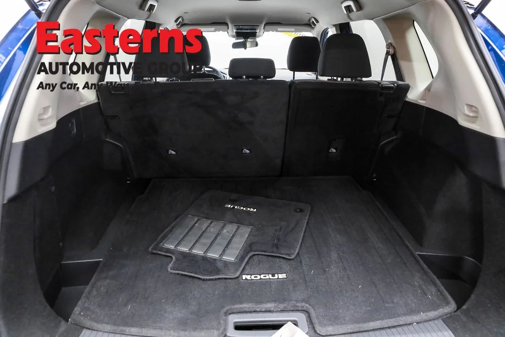 Used 2022 Blue Nissan SV image 9