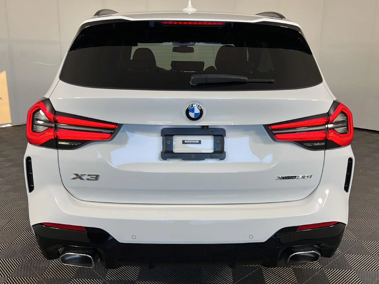 Used 2023 Alpine White BMW xDrive30i image 18