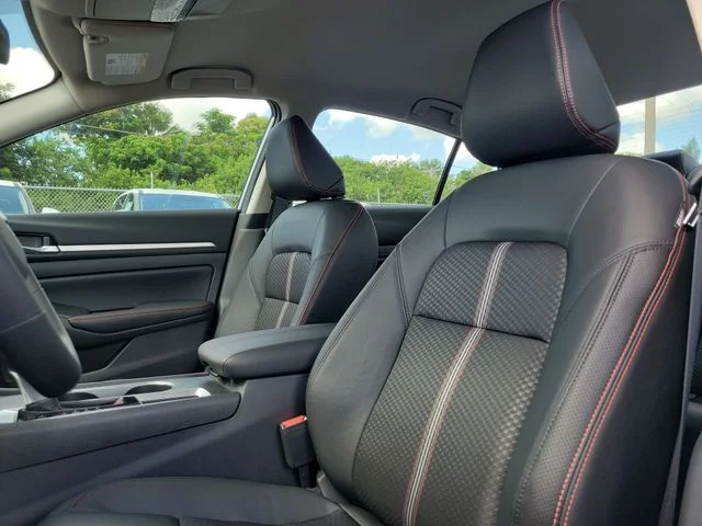 New 2026 Gray Sky Pearl / Super Black Two-tone Nissan SR image 21