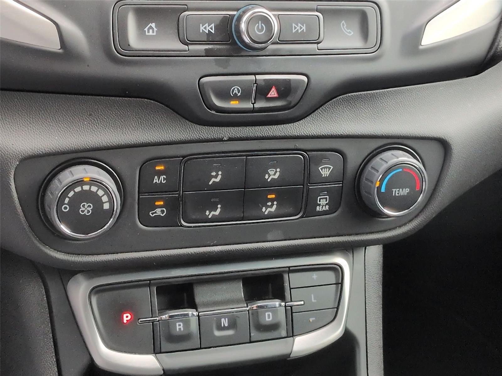 Used 2024 Sterling Metallic GMC SLE image 27