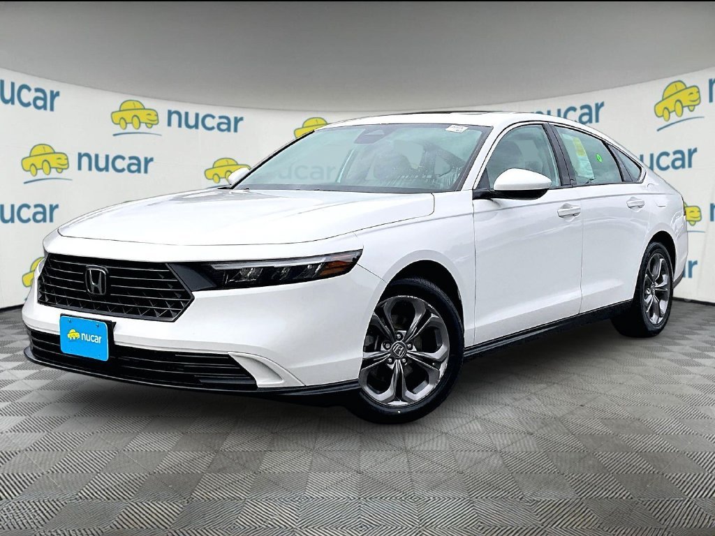 Used 2023 White Honda EX image 3