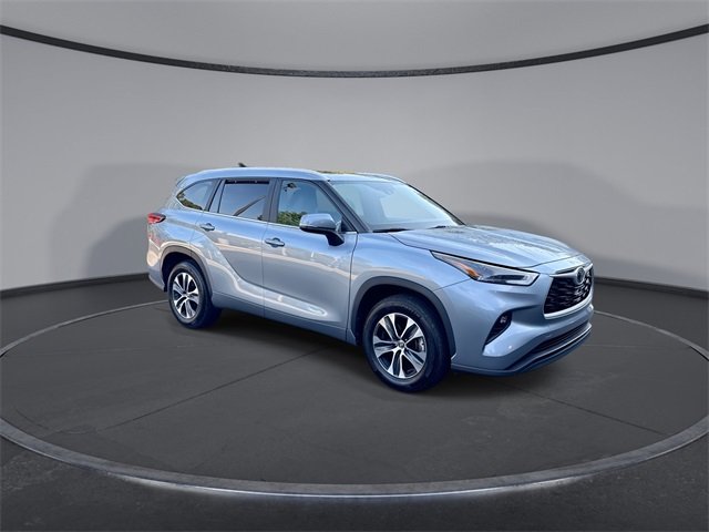 2023 Toyota Highlander XLE photo 2