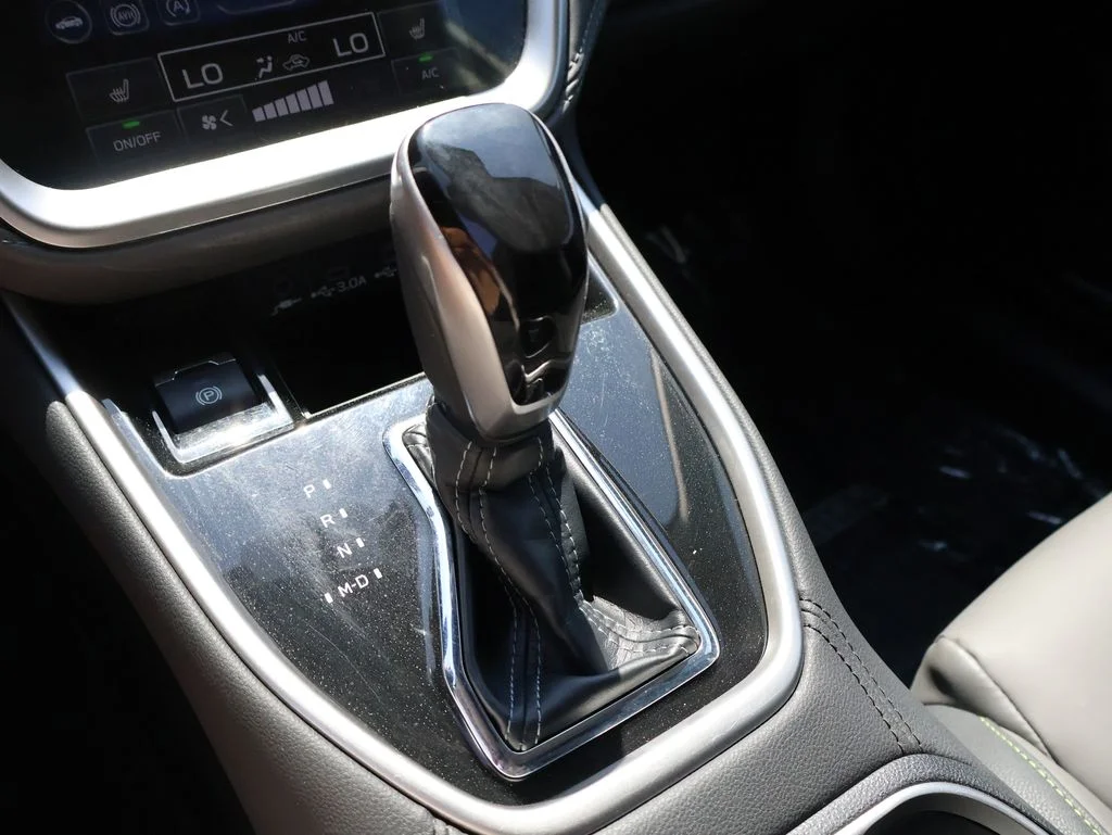 Used 2025 White Subaru Onyx Edition image 39