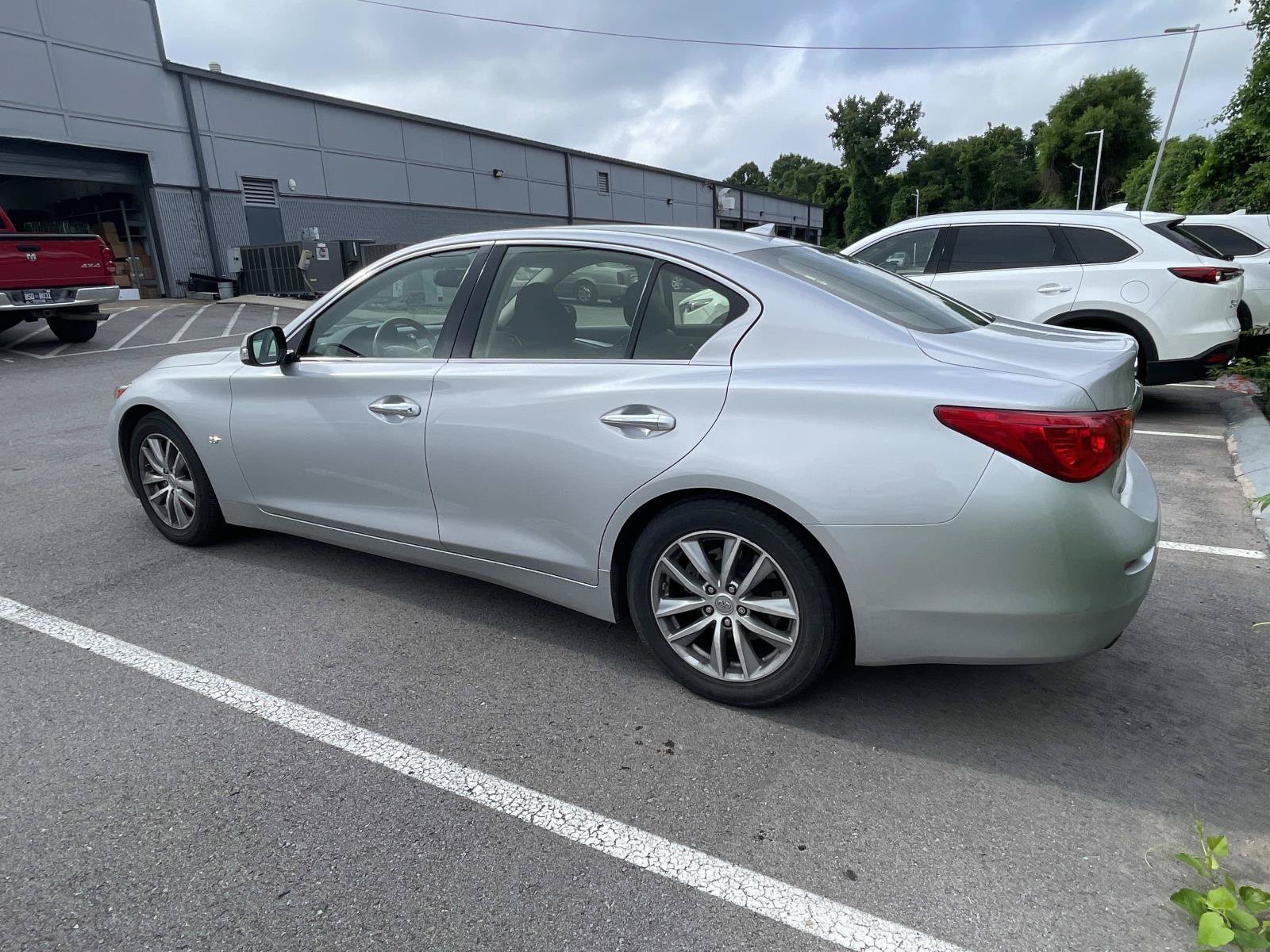 Used 2015 Liquid Platinum INFINITI Premium image 4