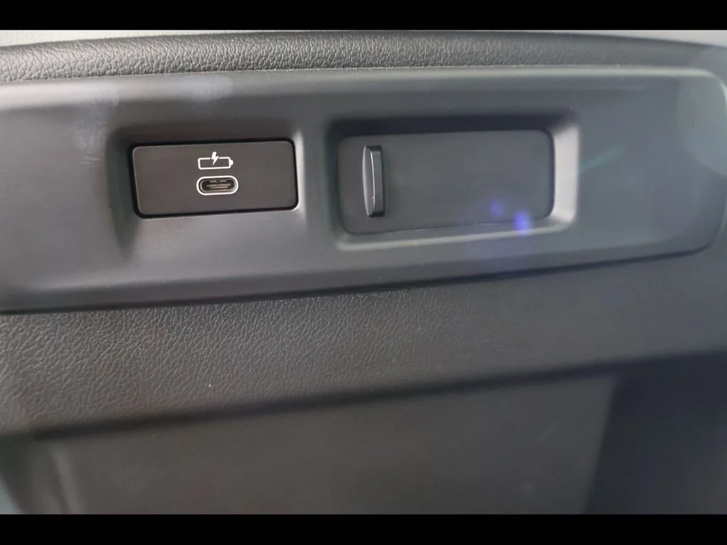 Used 2023 White BMW sDrive40i image 12