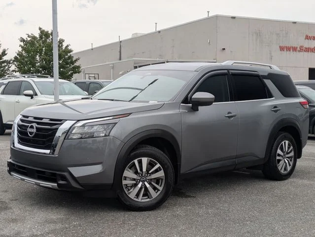 2025 Nissan Pathfinder SL