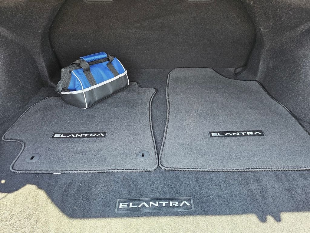 2025 Hyundai Elantra SE - Photo 17