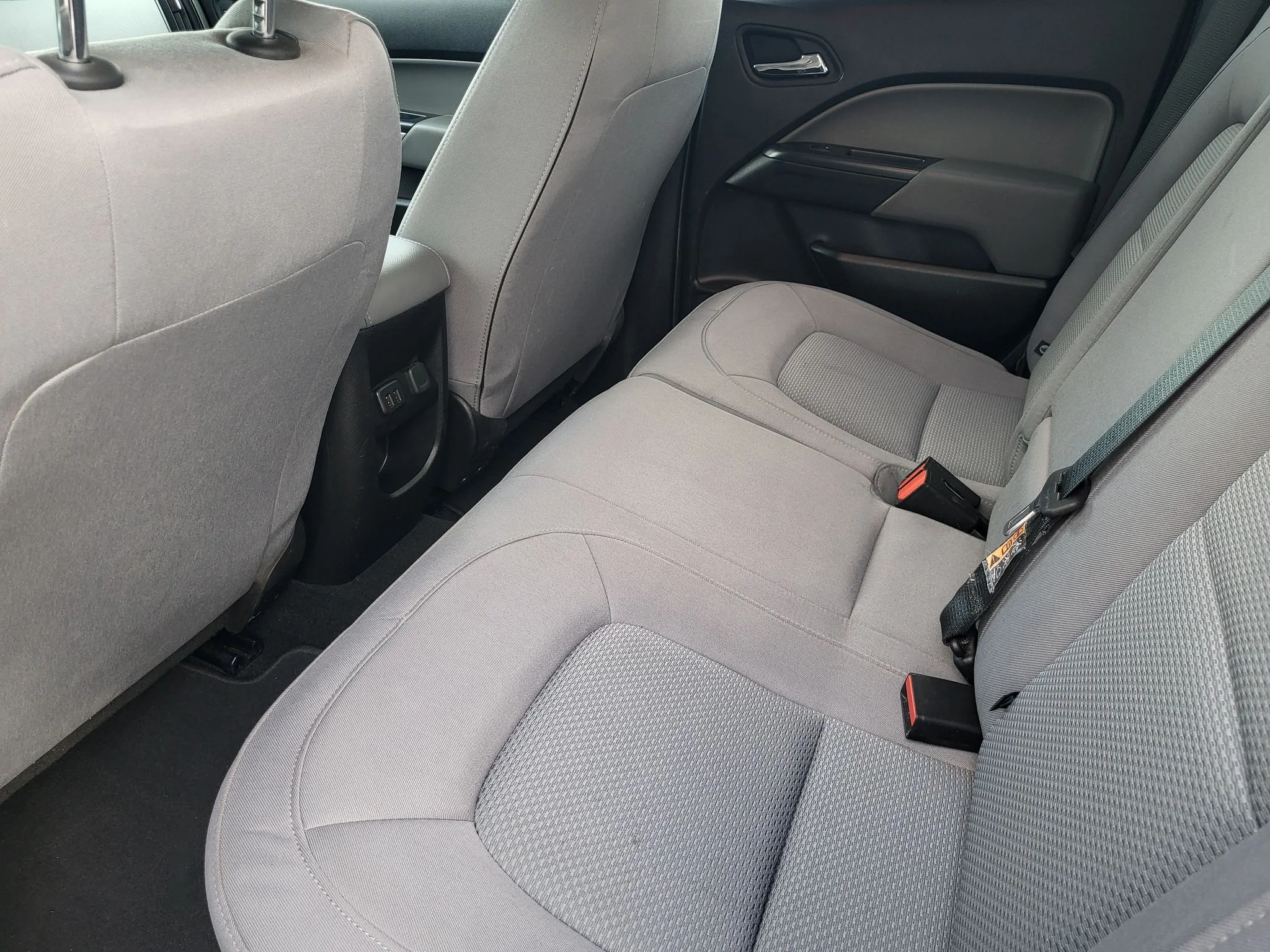 Used 2018 GRAPHITE METALLIC Chevrolet 4WD LT image 21
