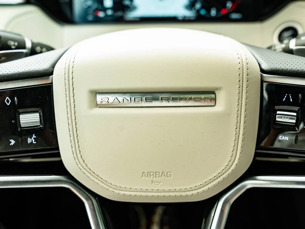 Used 2023 Fuji White Land Rover R-Dynamic S MHEV image 30