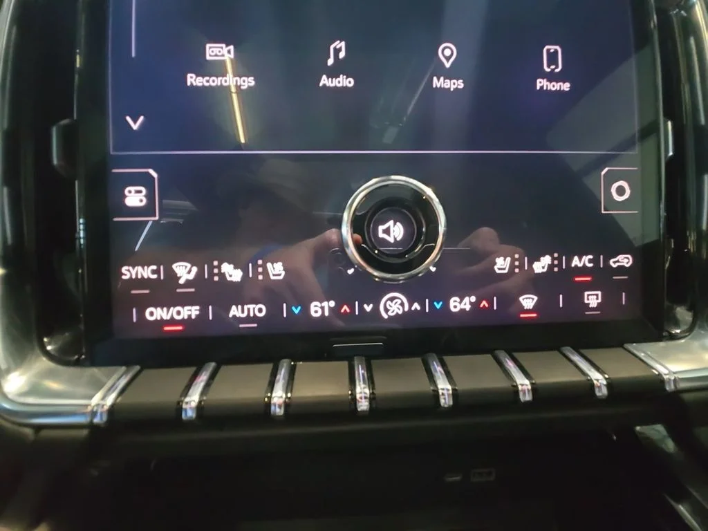 Used 2025 Black GMC Elevation image 17