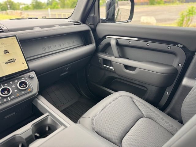 New 2026 Santorini Black Land Rover S image 12