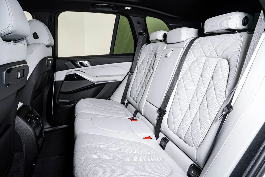 Used 2024 Alpine White BMW xDrive40i image 17
