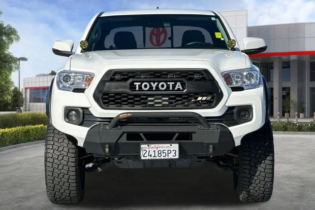 Used 2022 White Toyota SR image 11