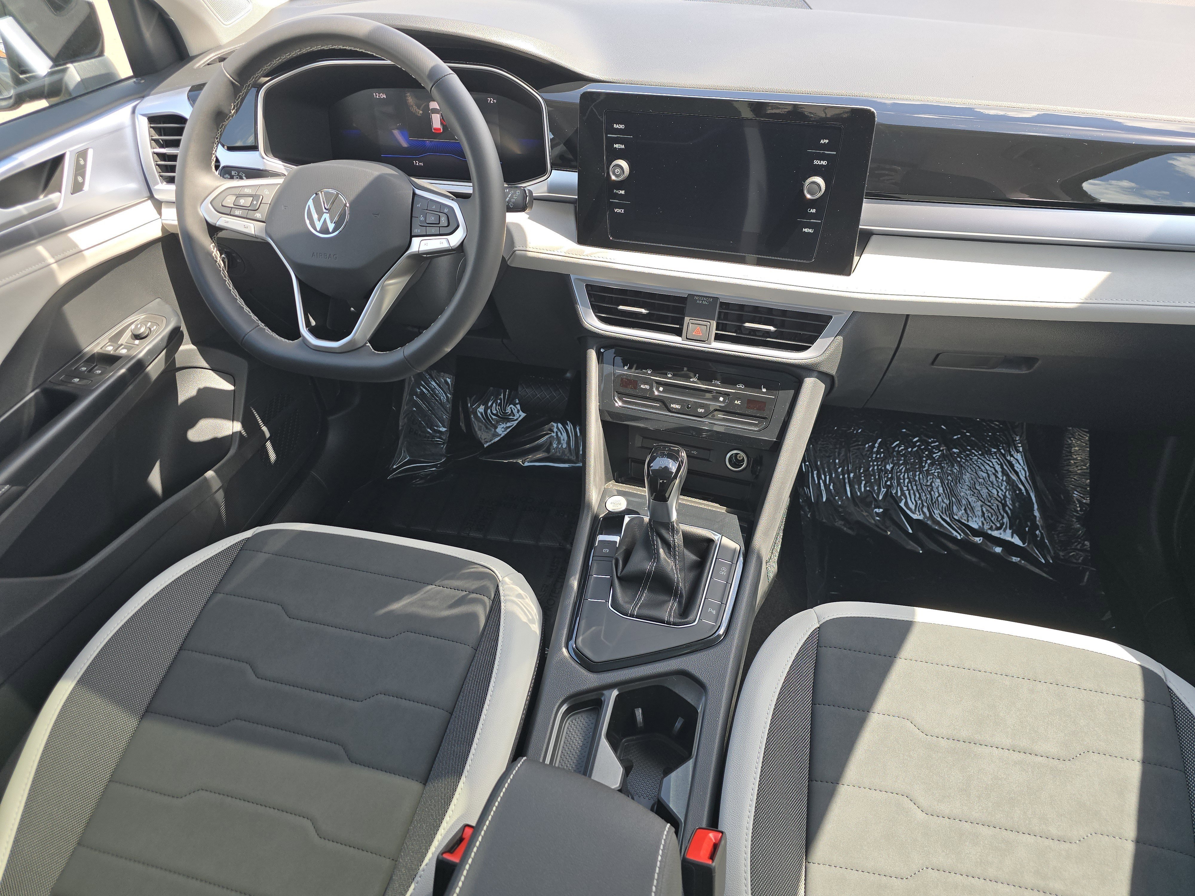 New 2026 Deep Black Pearl Volkswagen SE image 18