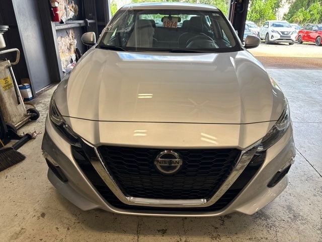 Used 2019 Silver Nissan 2.5 S image 2