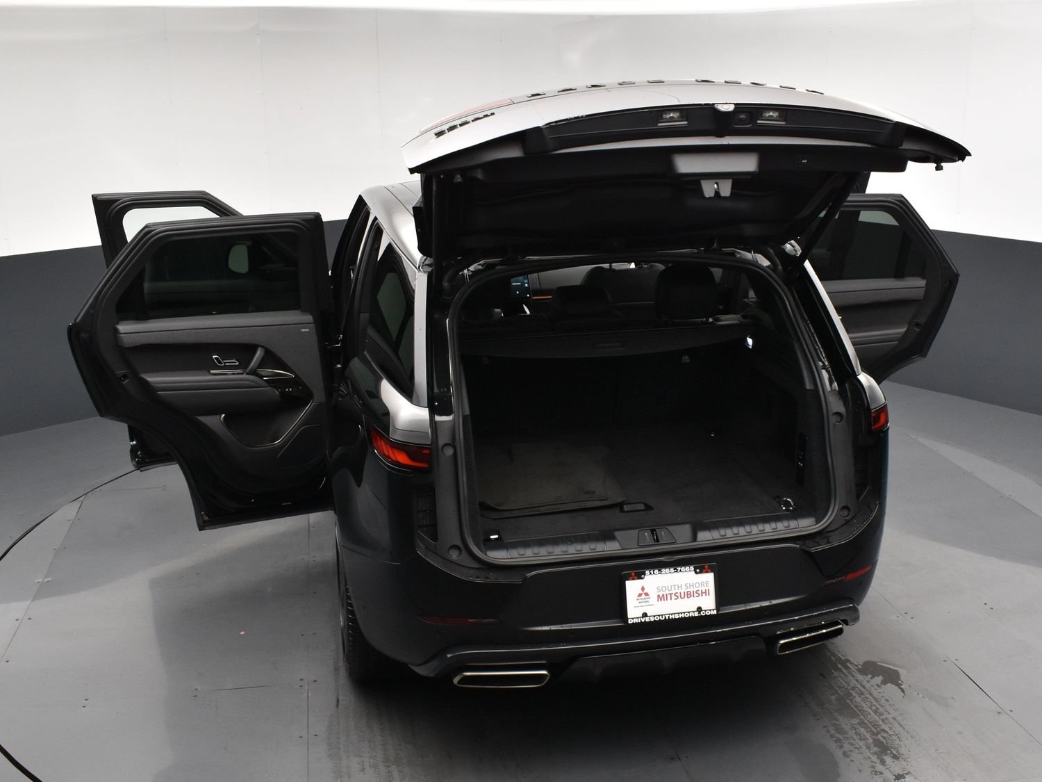 Used 2024 Black Land Rover SE image 24