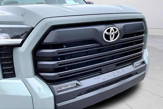 Used 2025  Toyota SR5 image 28