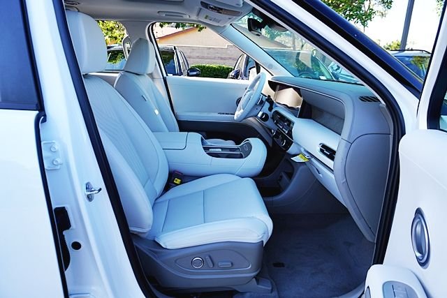 New 2026 White Hyundai SEL Premium image 13