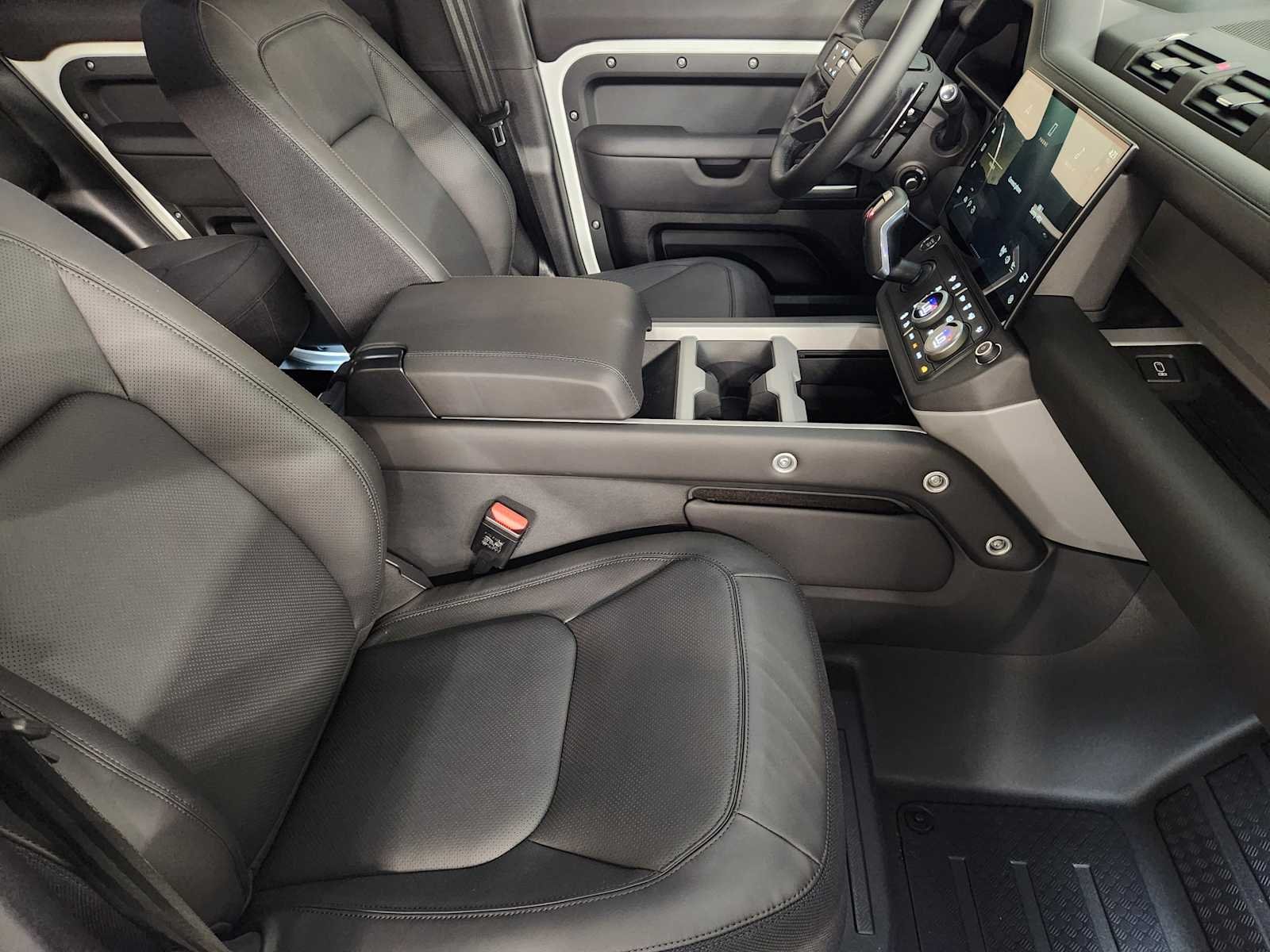 New 2026 Fuji White Land Rover V8 image 3