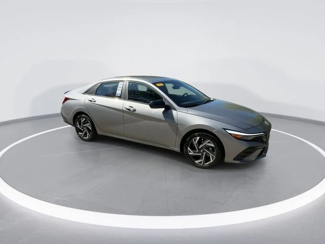 Used 2025 Silver Hyundai SEL Sport image 9