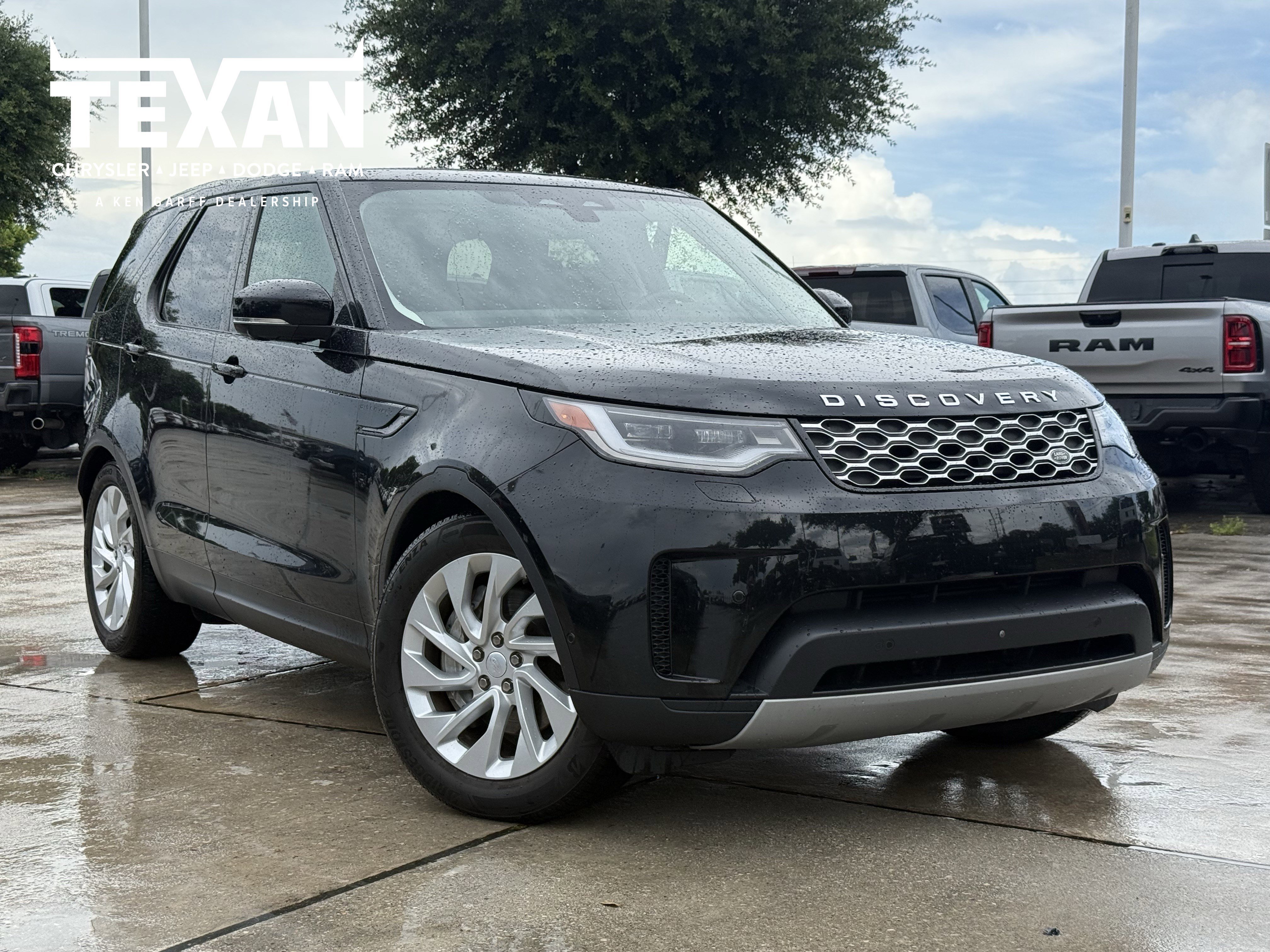 2024 Land Rover Discovery P300 S's photo