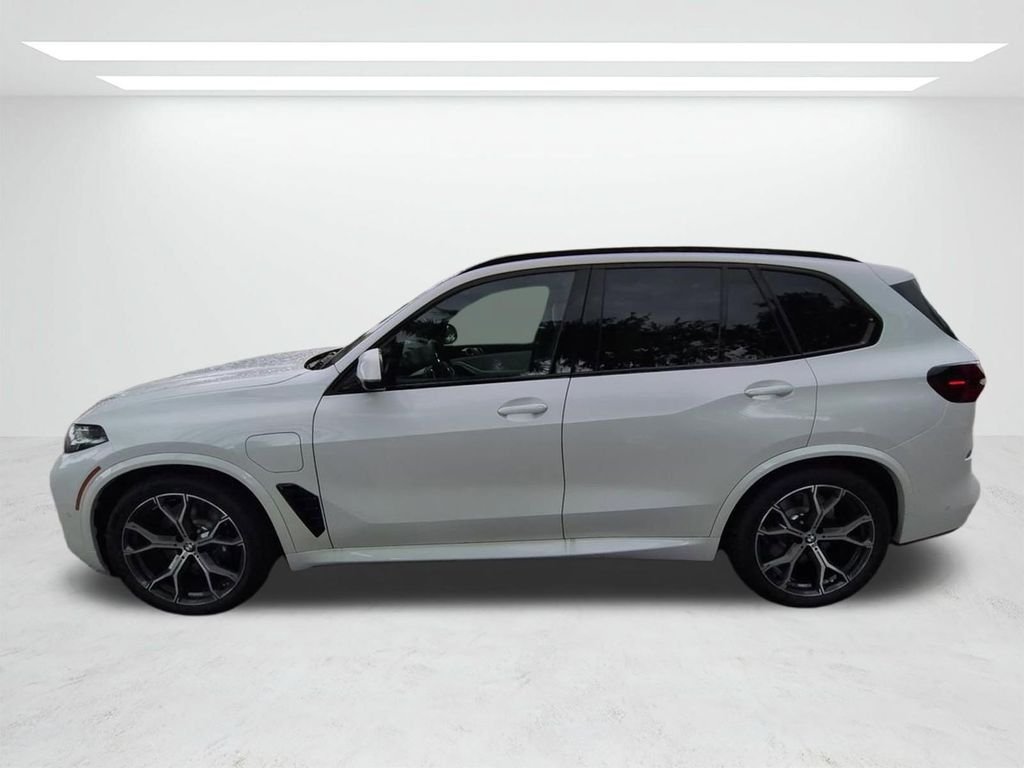 New 2026 Mineral White Metallic BMW xDrive50e image 7