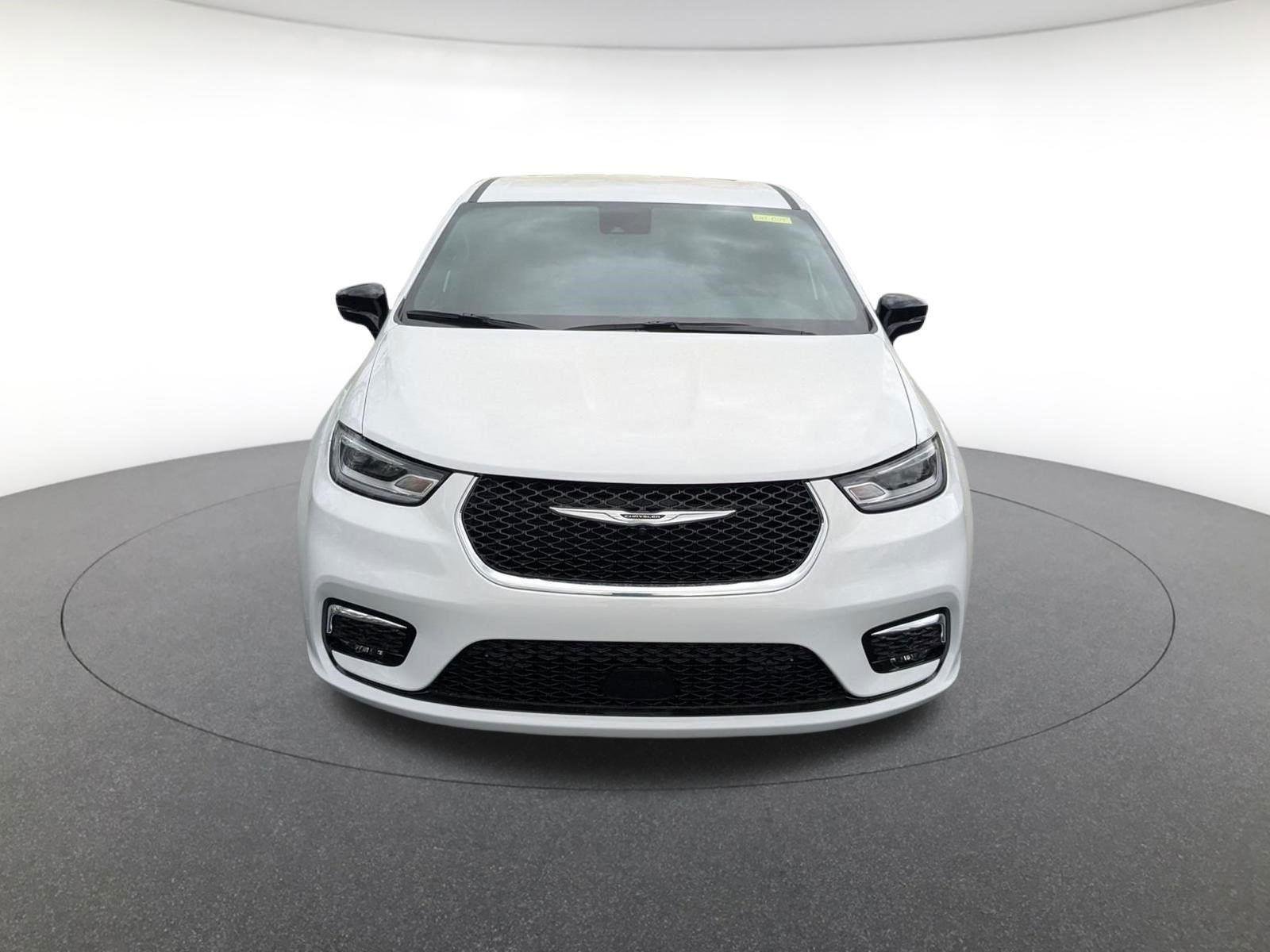New 2026 Bright White Clear-Coat Exterior Paint Chrysler Select image 9